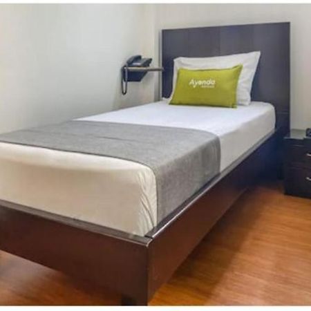 Hotel Castellon Plaza Перейра Екстериор снимка